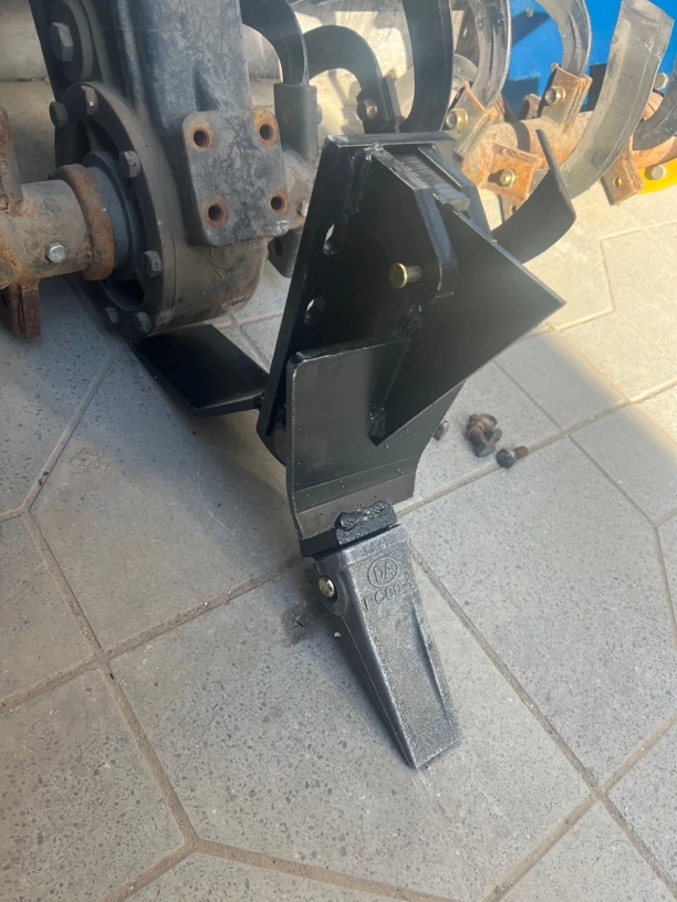 新款石头地专用犁尖旋耕机中间犁体防断抗弯不怕石头加厚犁体犁头