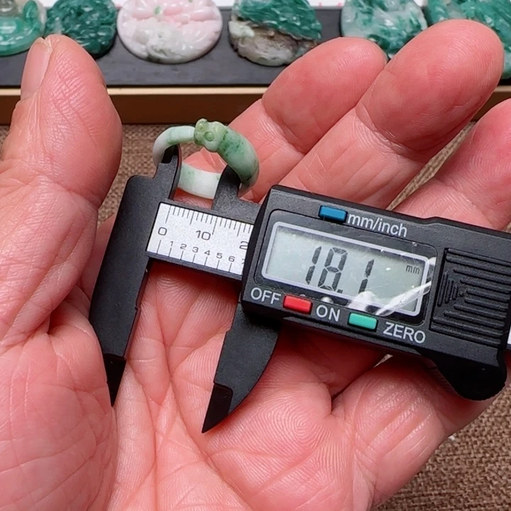 独山玉未镶嵌颈饰