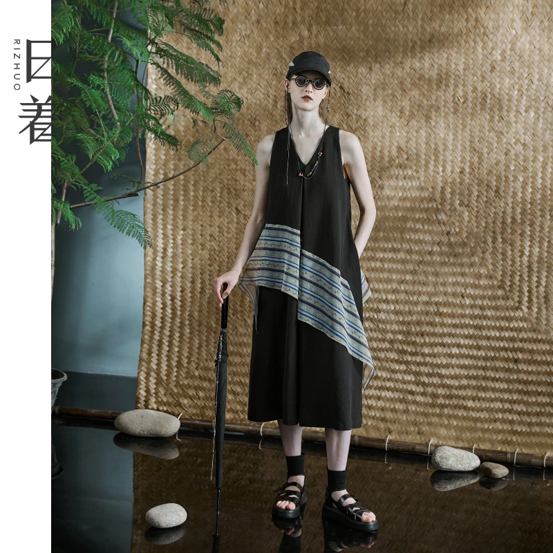 日着原创女装2025春季新款天丝亚麻无袖V领围裹式连衣裙RD1134L3