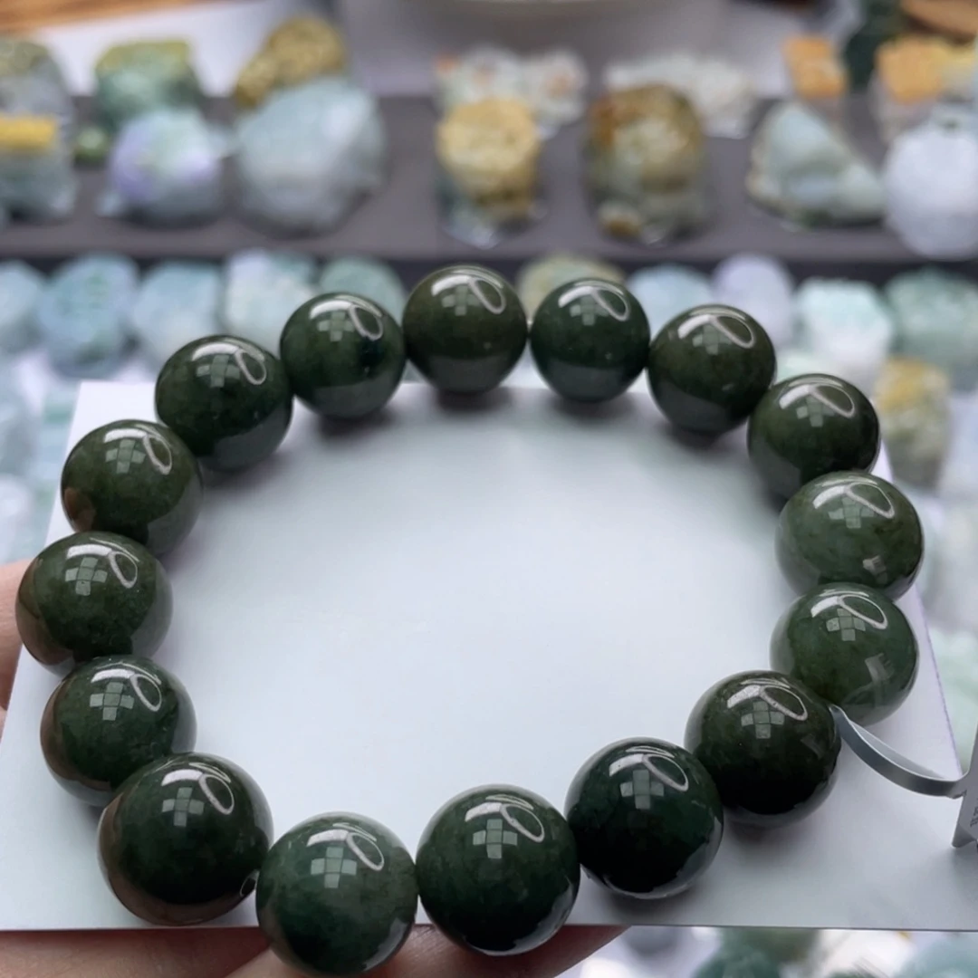 翡翠颈饰未镶嵌貔貅