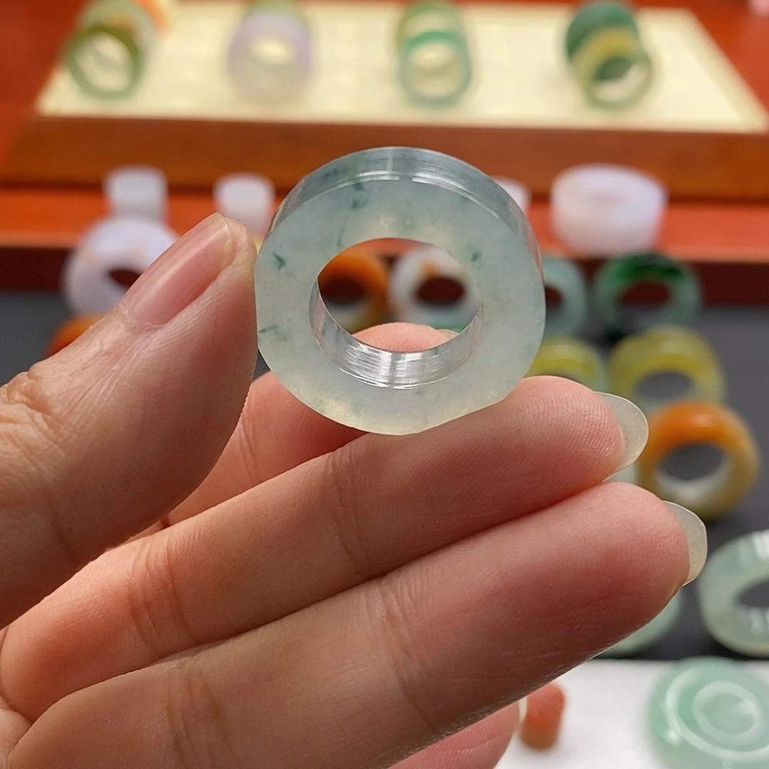 梨***白定制翡翠未镶嵌翡翠