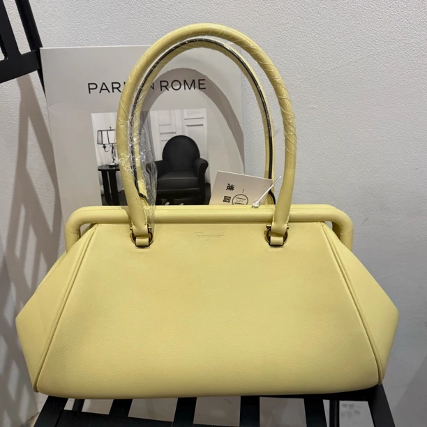 95新  SalvatoreFerragamo Frame黄色手提包/H0003628