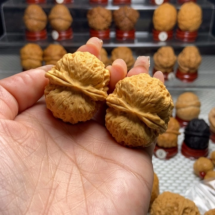 桃核把件小****16麒麟王。