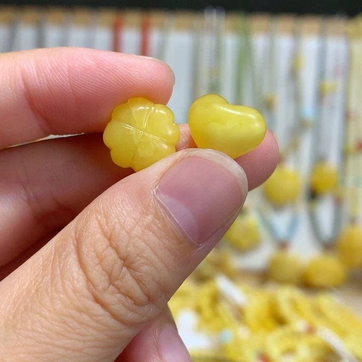 裸石琥珀未镶嵌配饰