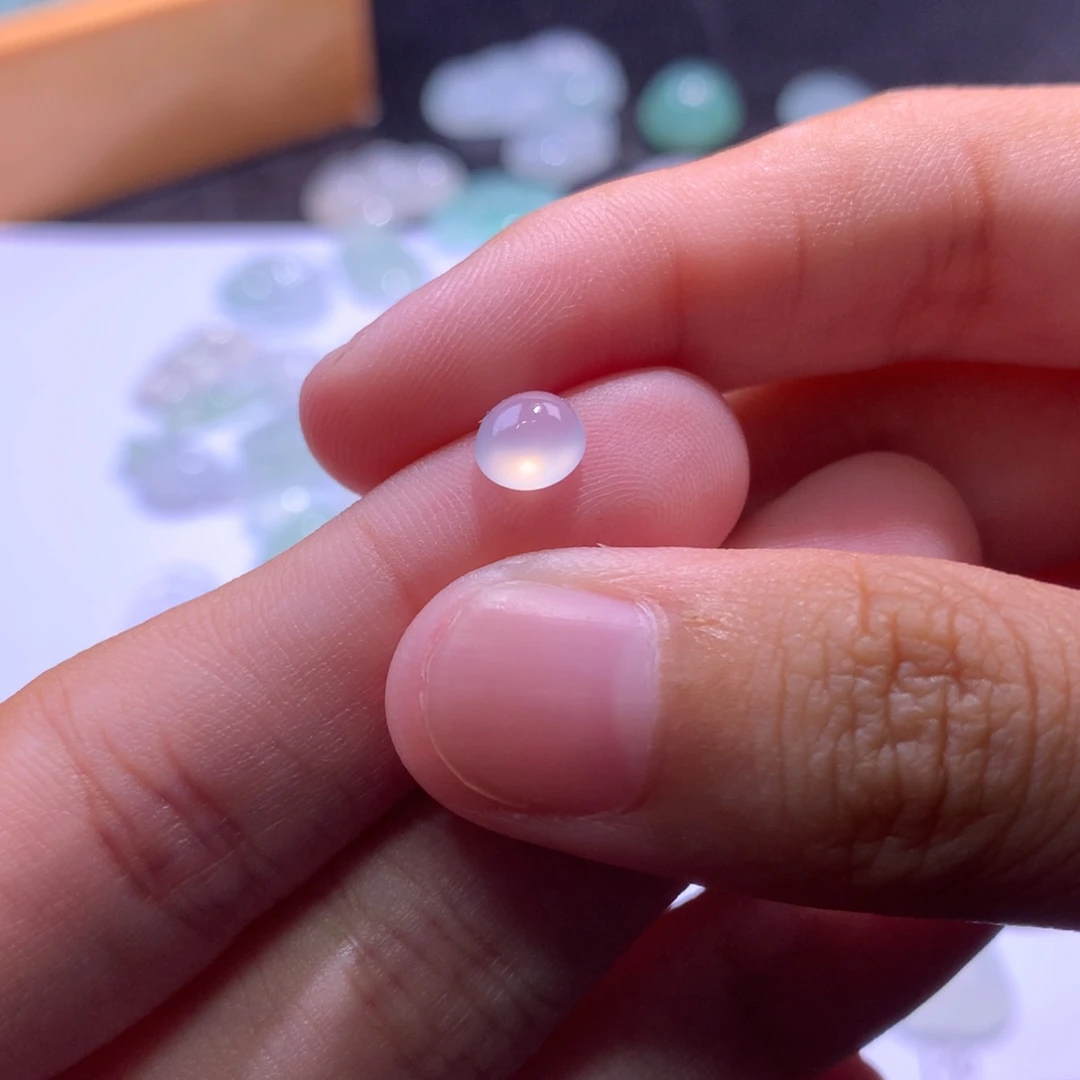 翡翠未镶嵌颈饰蛋