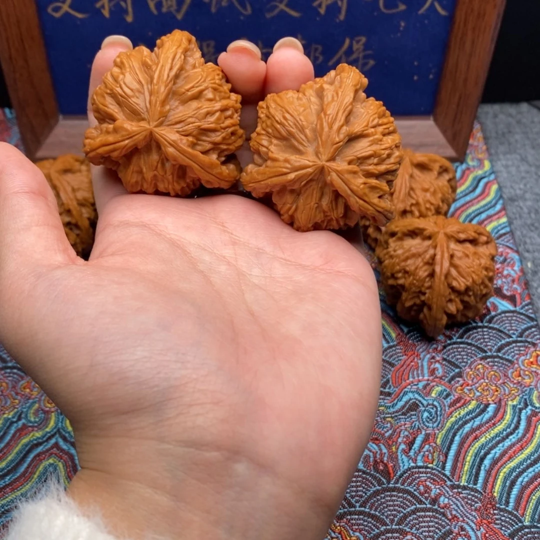 【闪购商品】安****服白狮