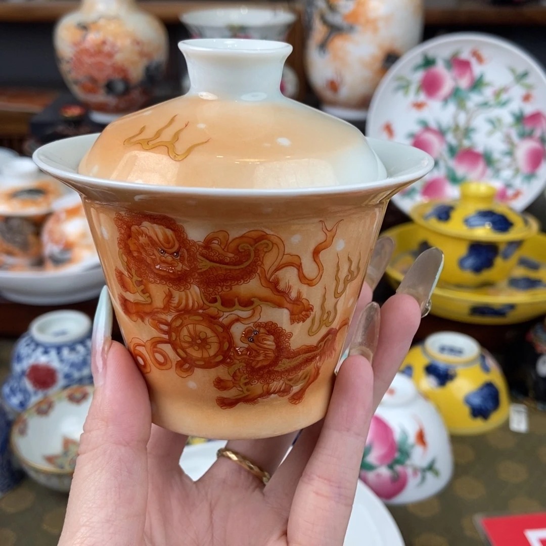 陶瓷艺术家的作品是一