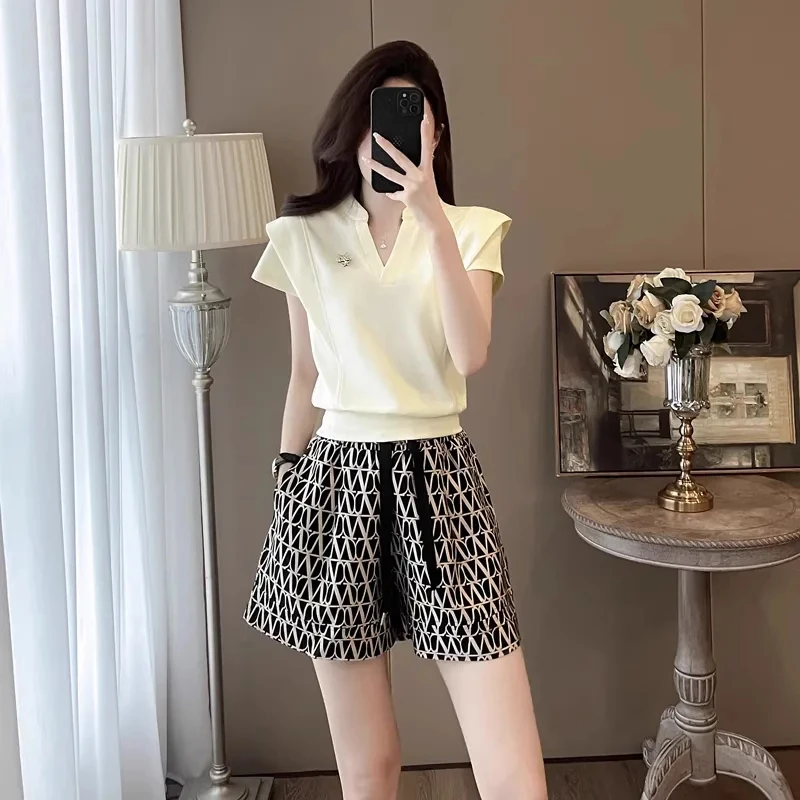 时尚休闲运动服套装女士2025夏季新款宽松显瘦V领上衣短裤两件套