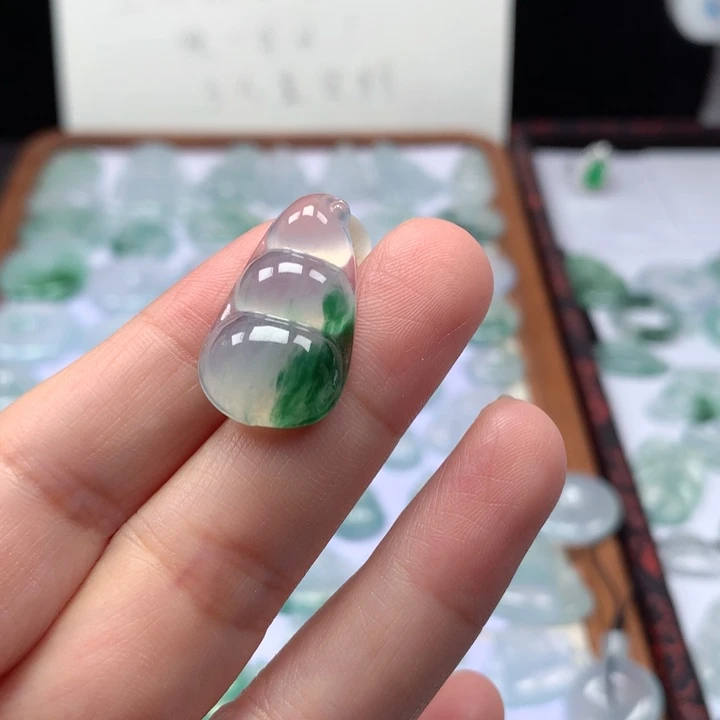 颈饰未镶嵌翡翠冰种飘花福豆