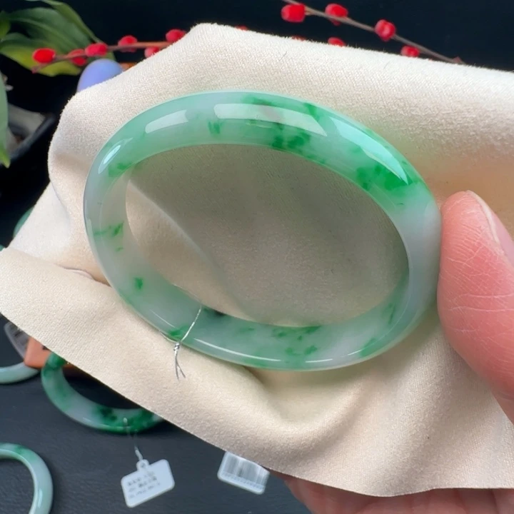 翡翠未镶嵌手镯（贵妃镯）缅甸翡翠