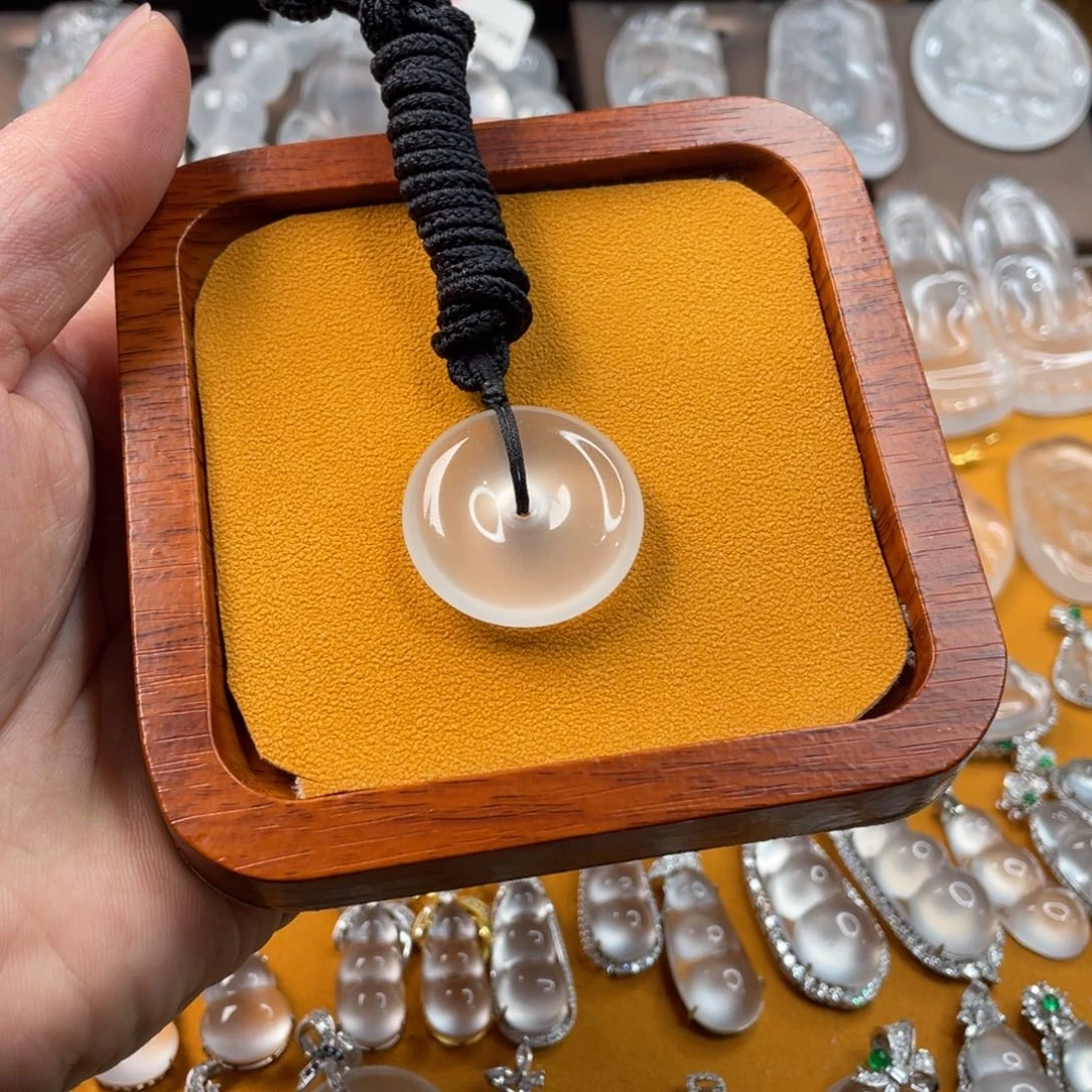 石英质玉颈饰未镶嵌