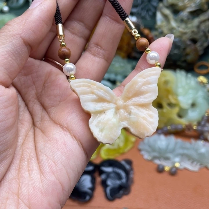 蛇纹石玉合金吊坠