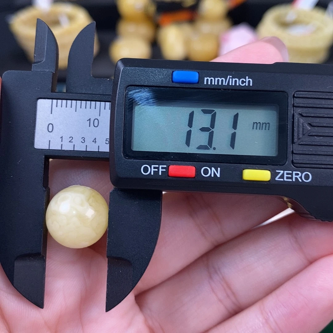 蜜蜡未镶嵌珠宝奇石