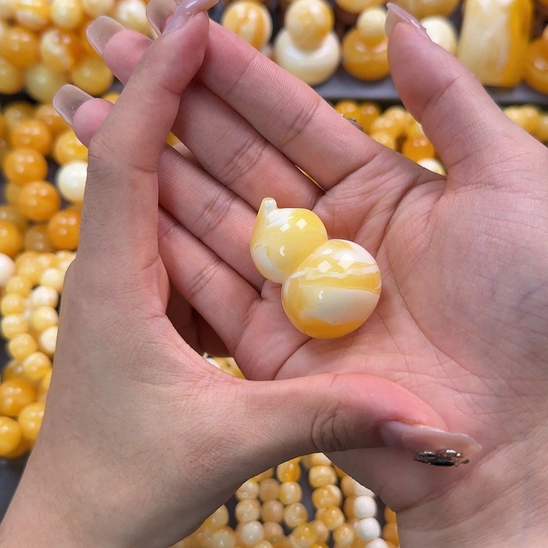 蜜蜡未镶嵌珠宝奇石19.8g