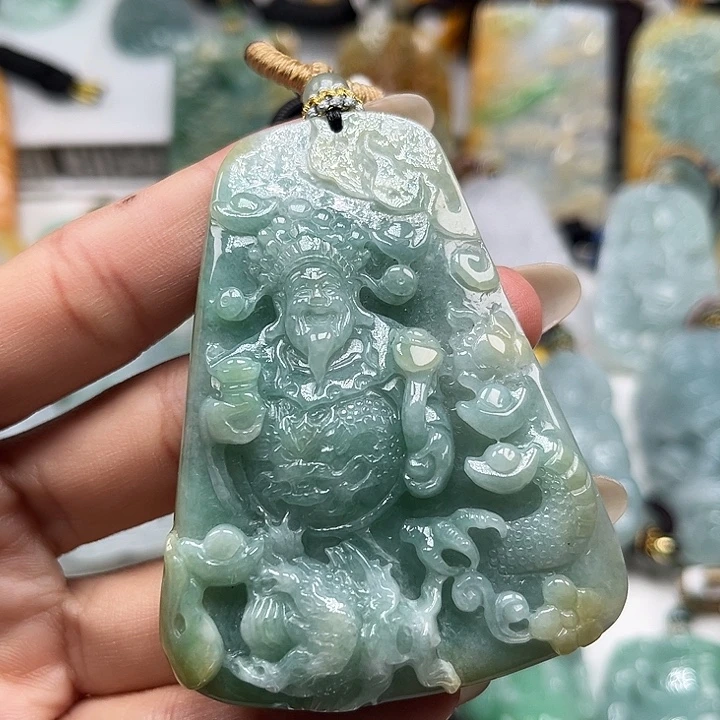 翡翠未镶嵌颈饰财神
