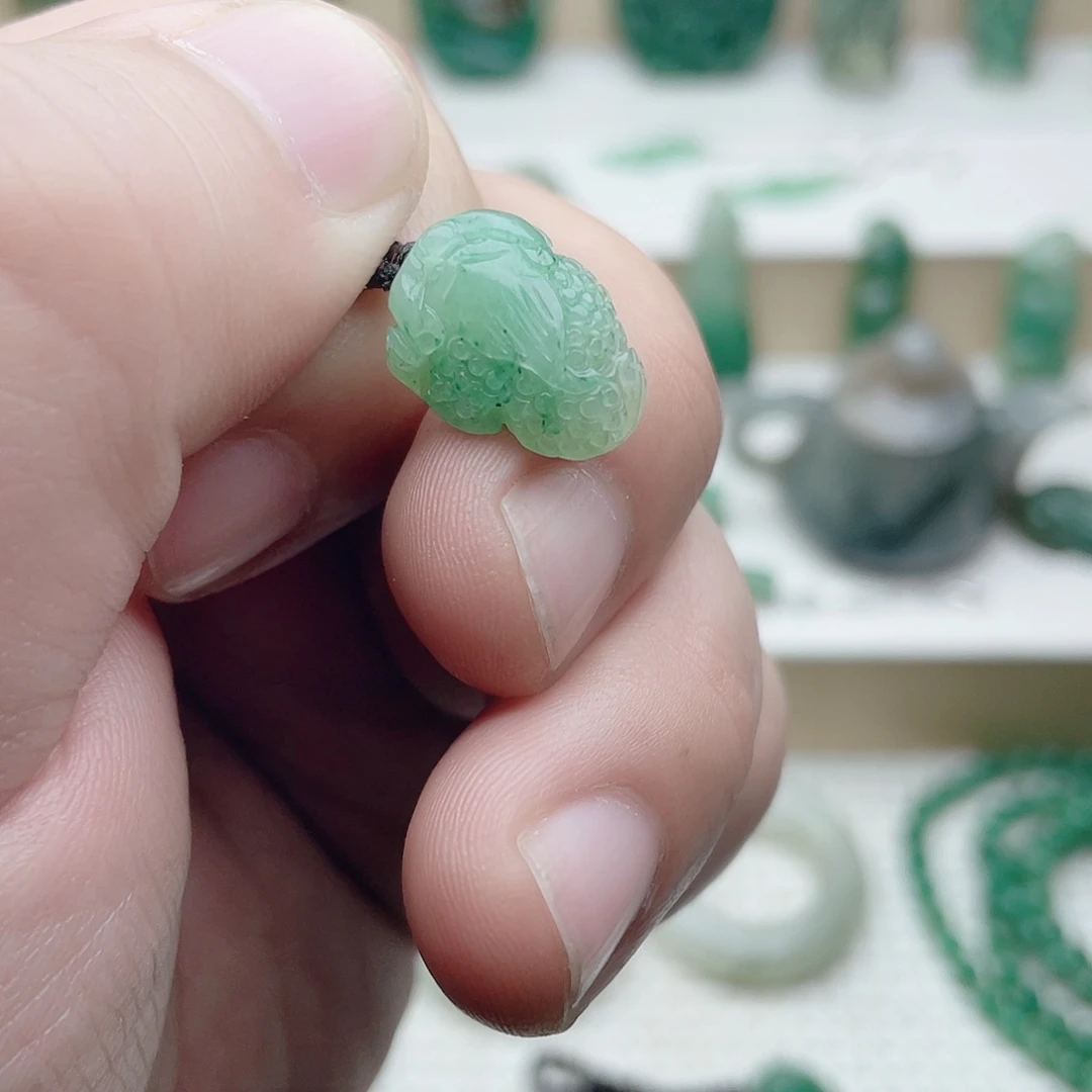 独山玉未镶嵌挂件