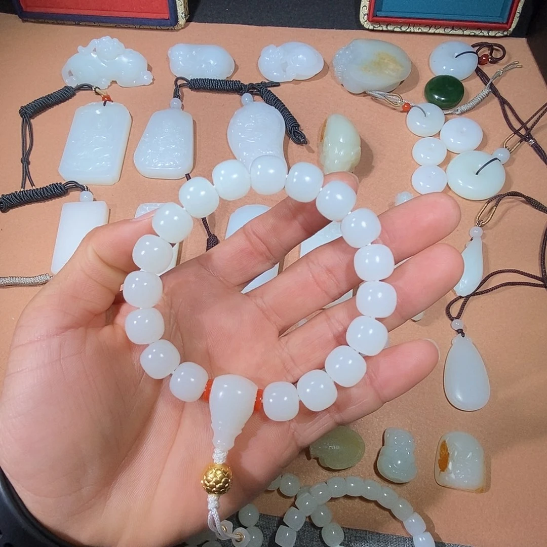 自***a和田玉未镶嵌车挂