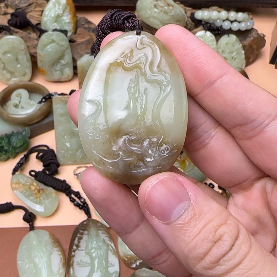 岫岩老玉（透闪石质玉）未镶嵌颈饰意境雕刻牌