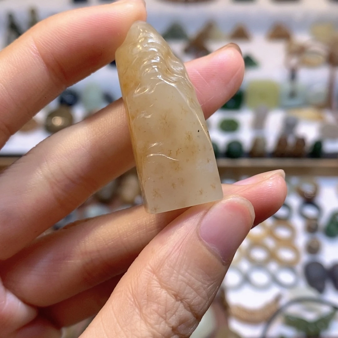 碳****和田玉未镶嵌颈饰