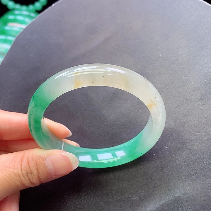 未镶嵌手镯石英质玉