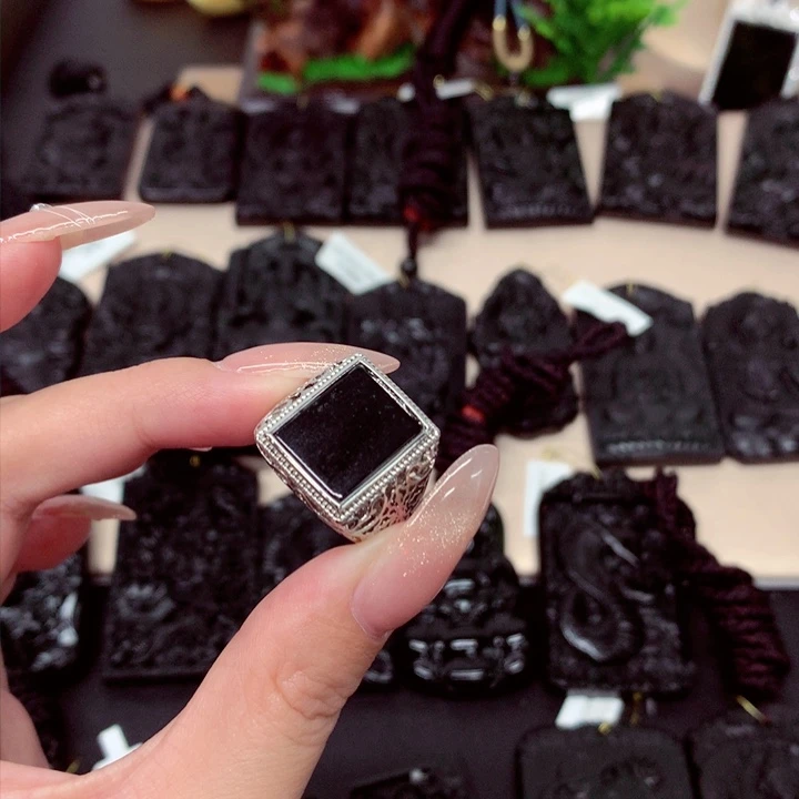 赶**京天然a货钢琴黑挂件