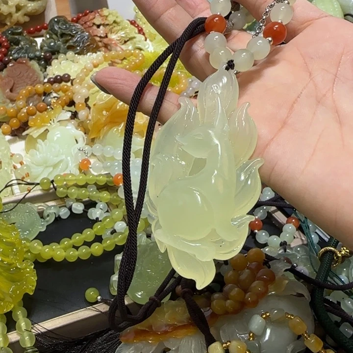 未镶嵌蛇纹石玉吊坠