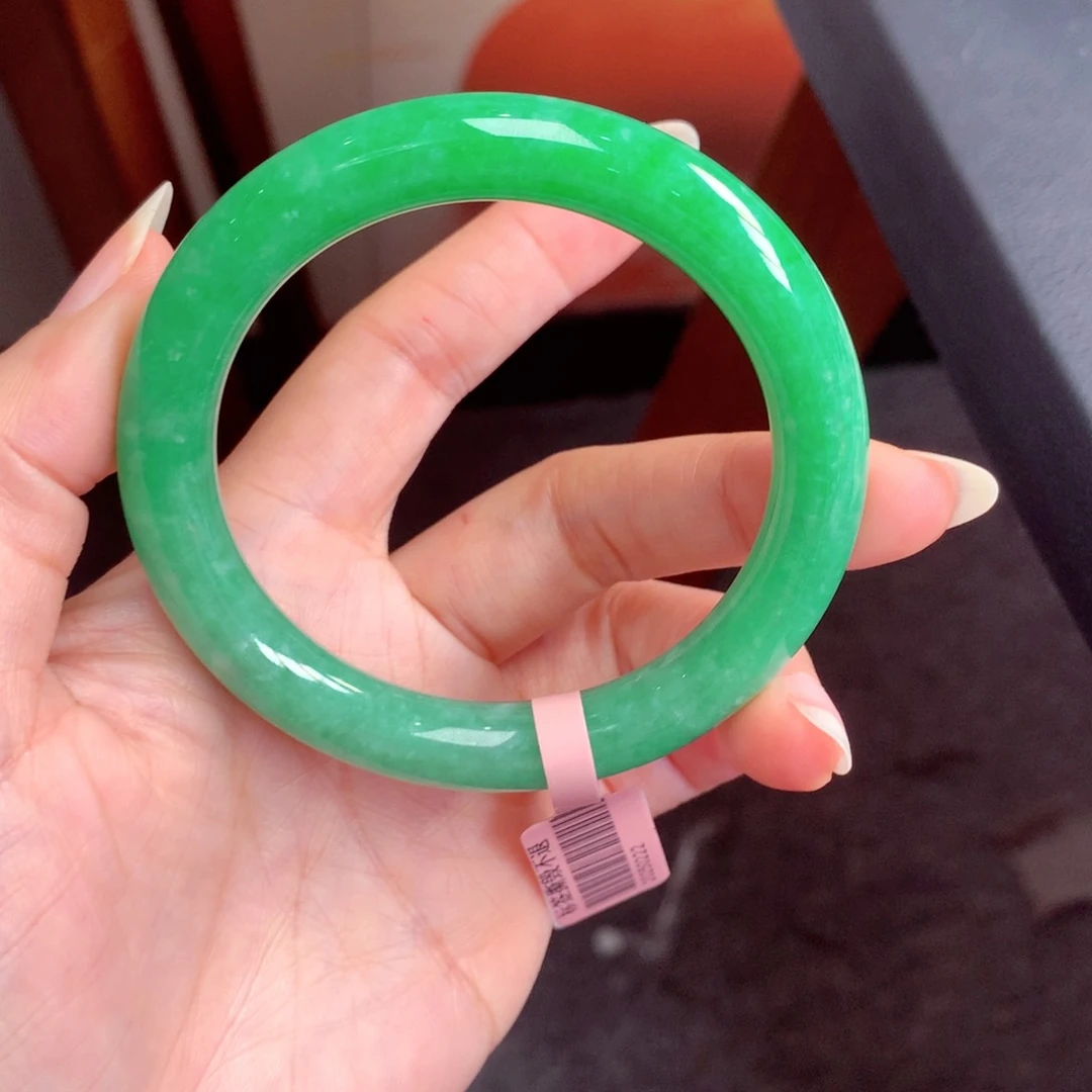 翡翠手镯未镶嵌翡翠