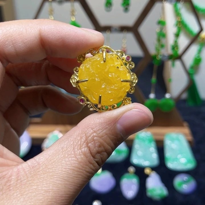 翡翠颈饰未镶嵌介子