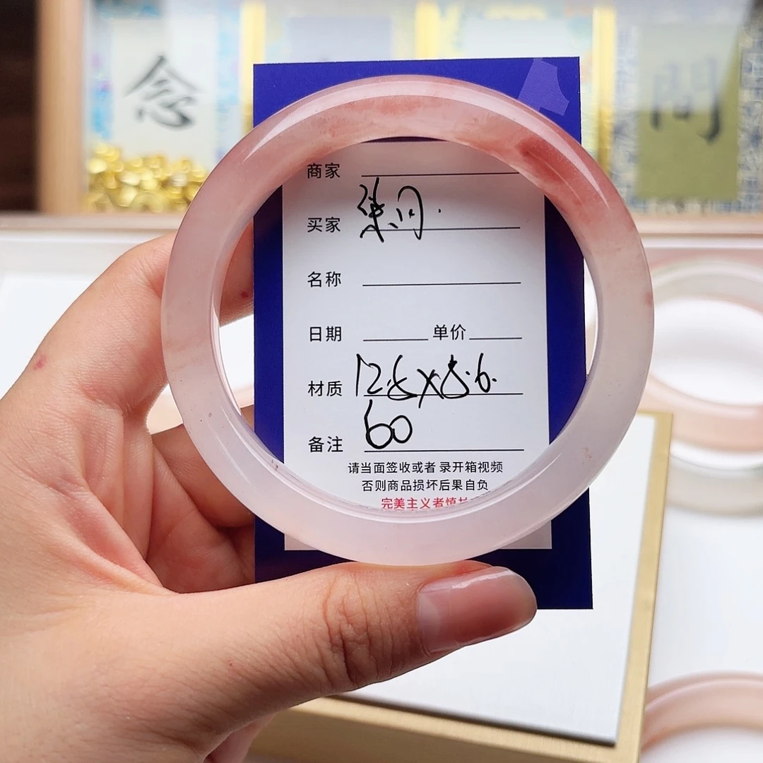 柒***月未镶嵌手镯石英质玉