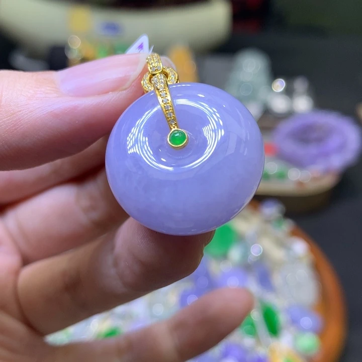 颈饰18K金镶嵌翡翠