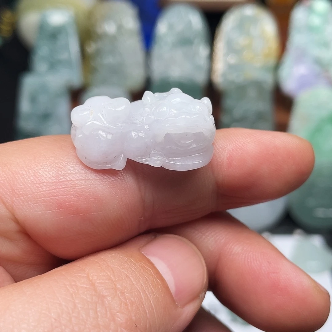 翡翠未镶嵌颈饰貔貅