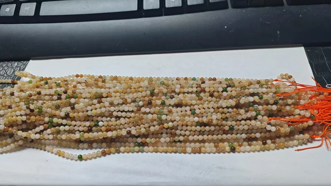 和田玉项链4mm左右多样性发其一C-49