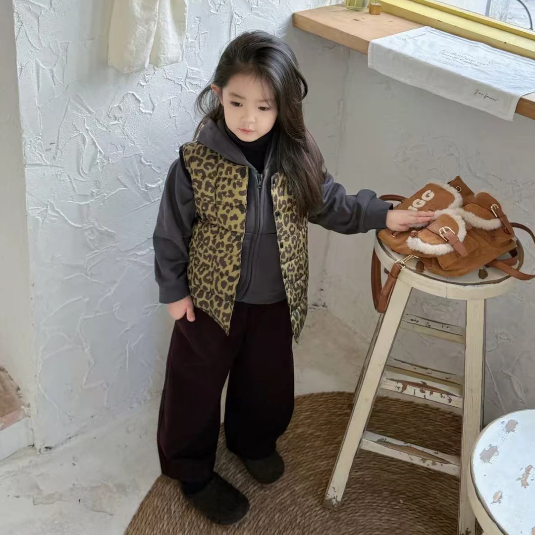 小思家2025年冬季新款韩版女童豹纹马甲休闲外套休闲裤套装