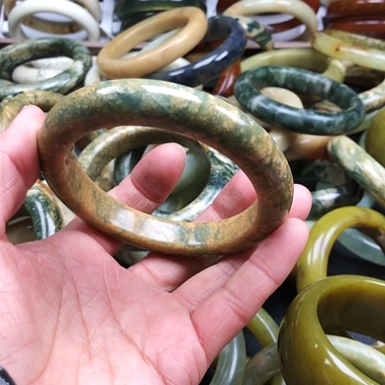 蛇纹石玉手镯未镶嵌A****?