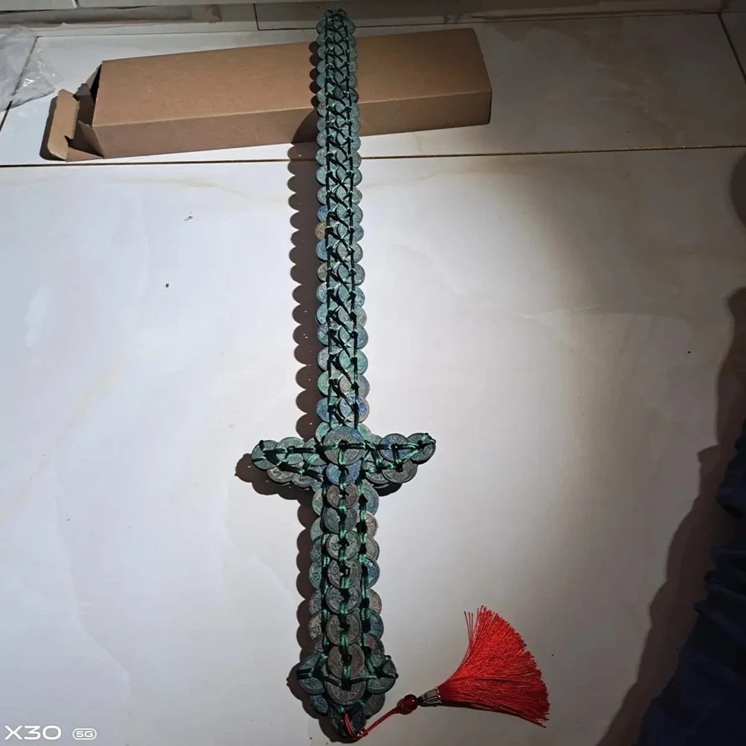 铜钱剑真品,清泉宝剑，用北宋好品钱币二百左右枚精编创意
