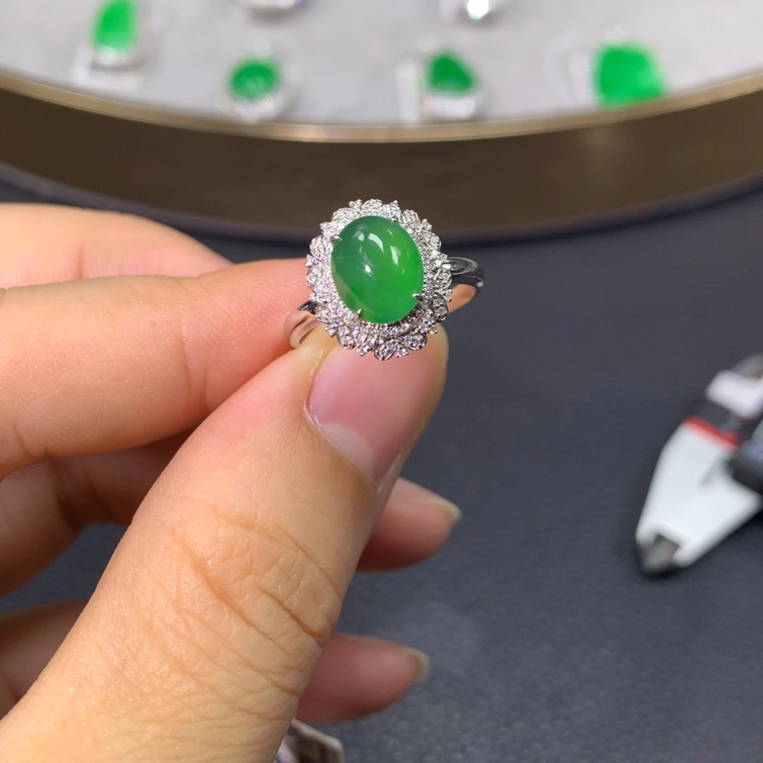 翡翠戒指18K金镶嵌翡翠