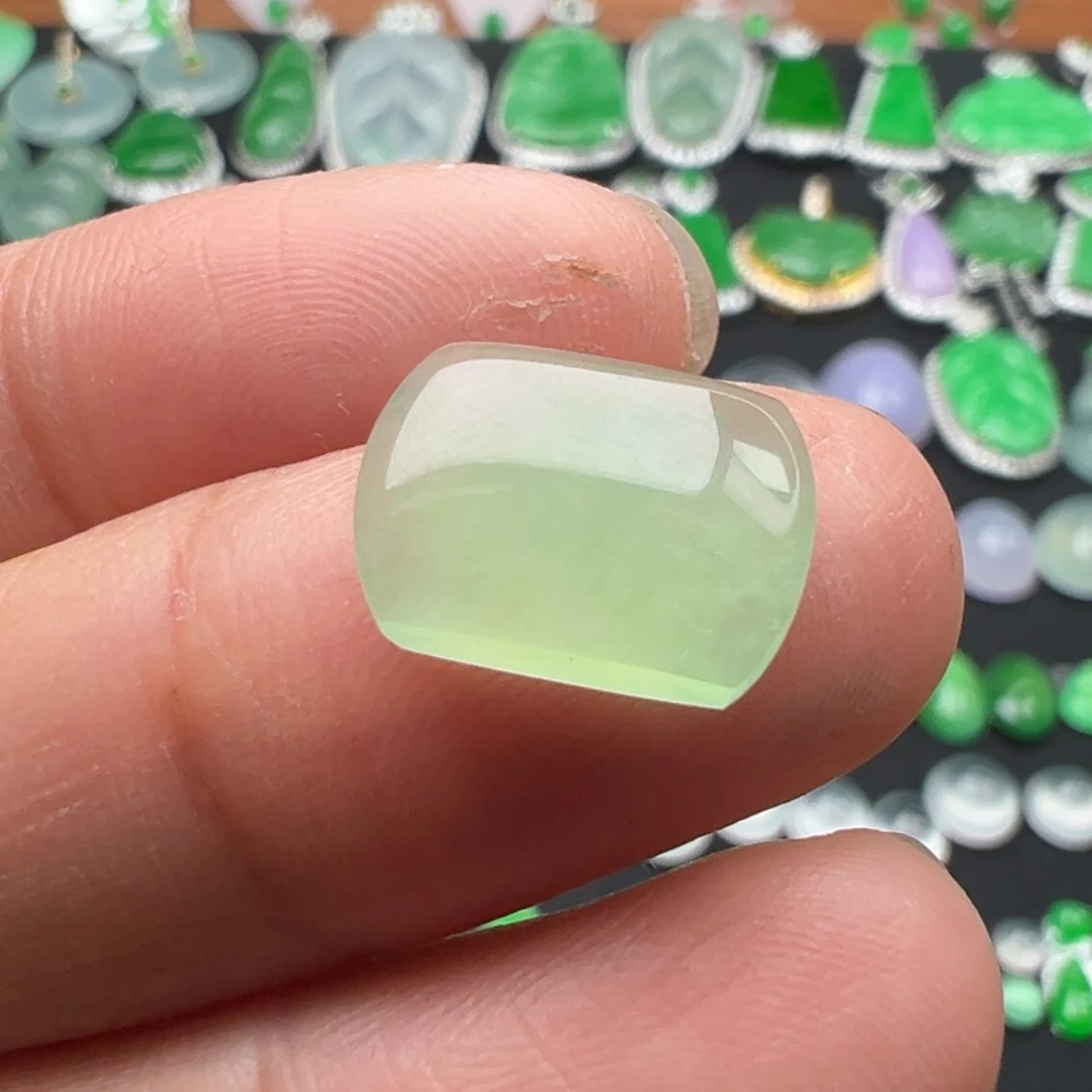 翡翠颈饰未镶嵌马鞍12.2