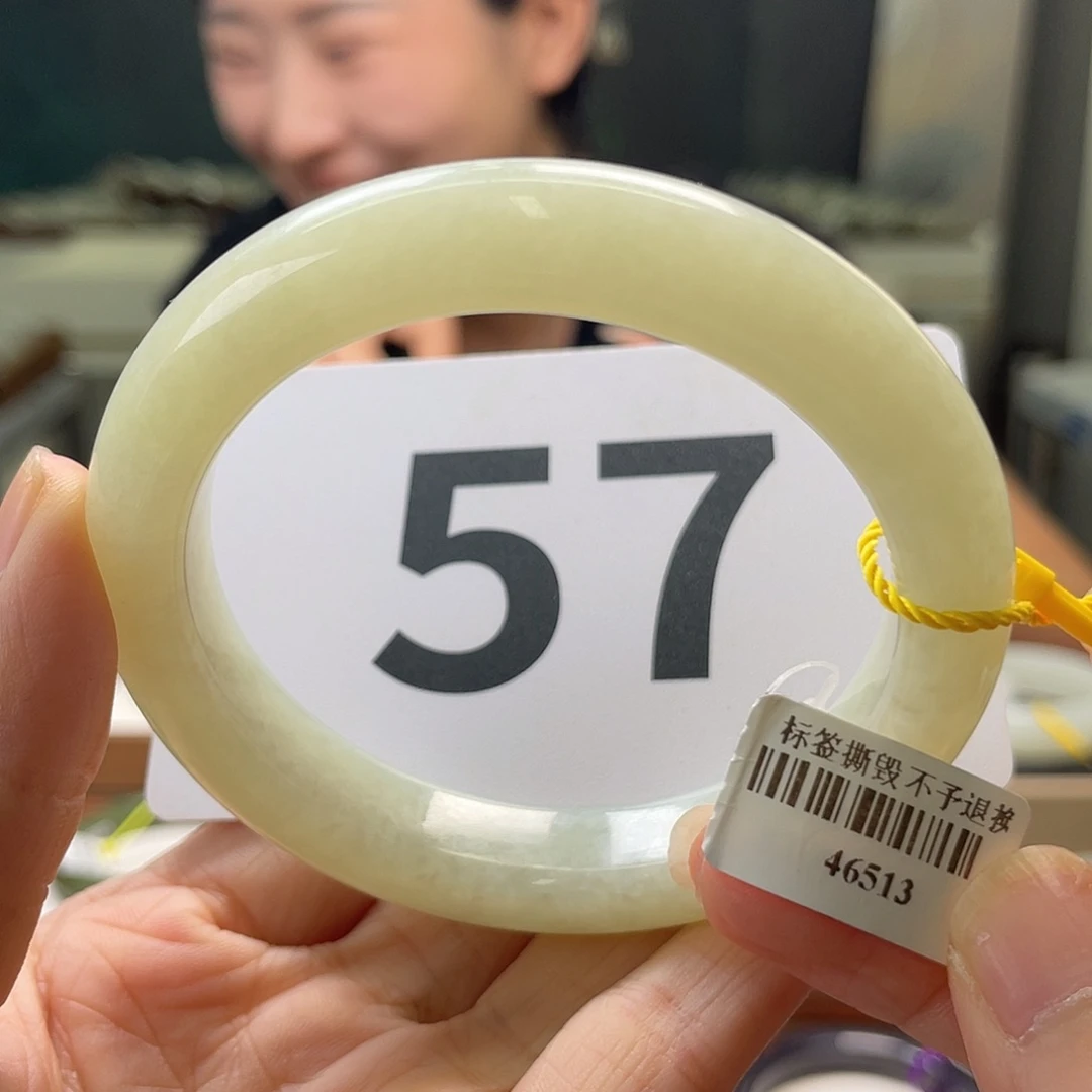 和田玉手镯未镶嵌微瑕105