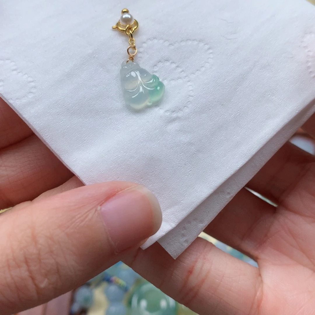 翡翠未镶嵌颈饰是