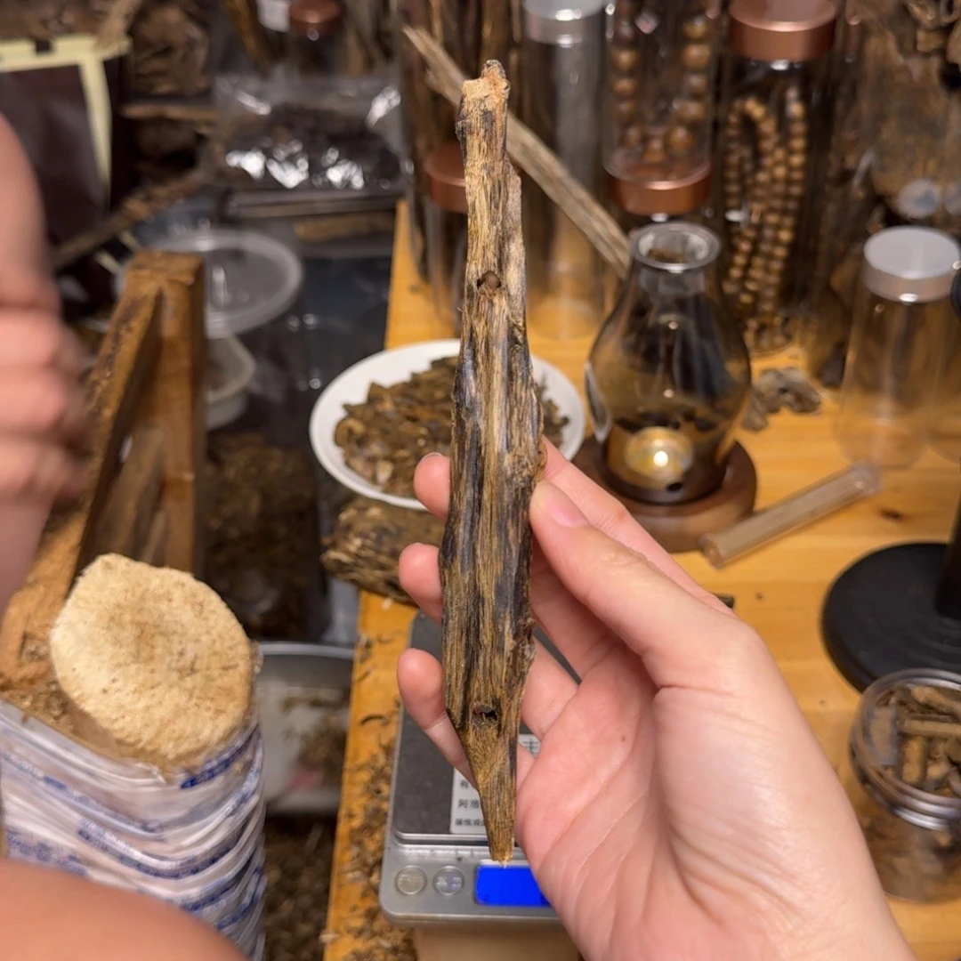 沉香碎屑沉香白棋块料13克