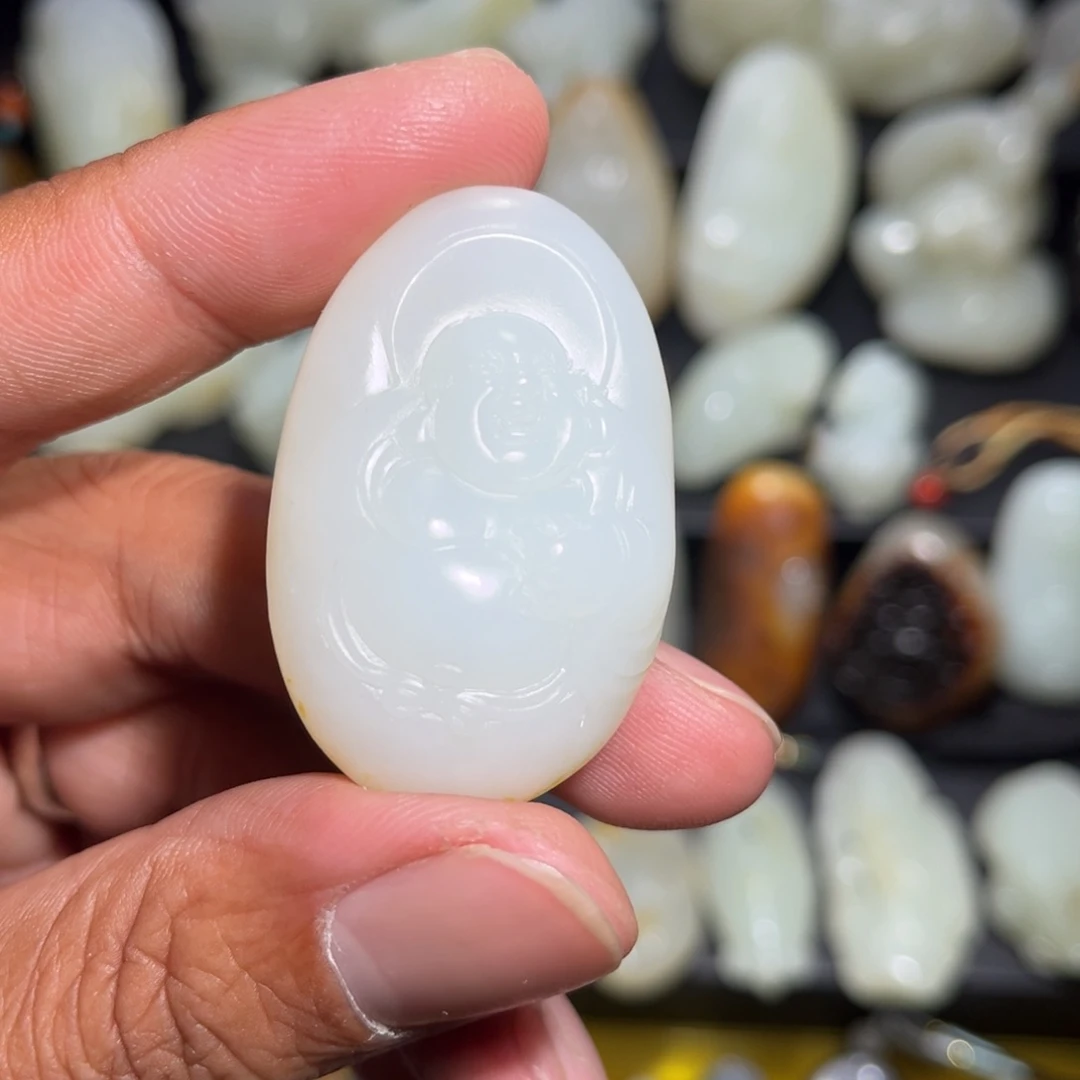 和田玉颈饰未镶嵌满*红