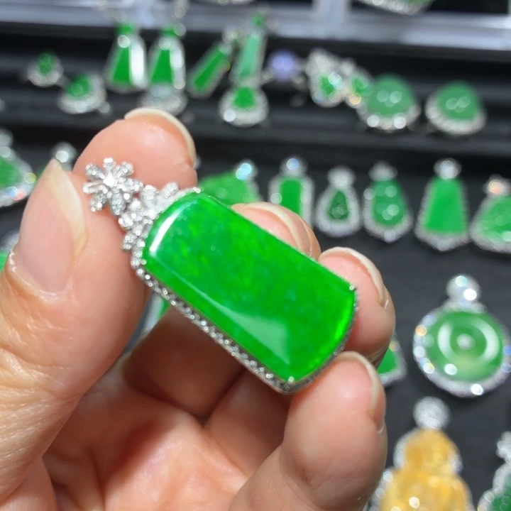 翡翠18K金镶嵌吊坠(不含链)翡翠