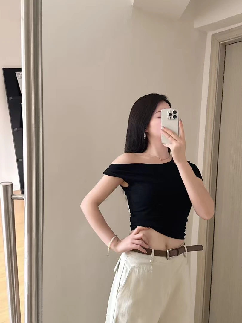 ODUOER【实体同款】不规则斜肩扭结短袖t恤女纯欲辣妹修身短款上衣