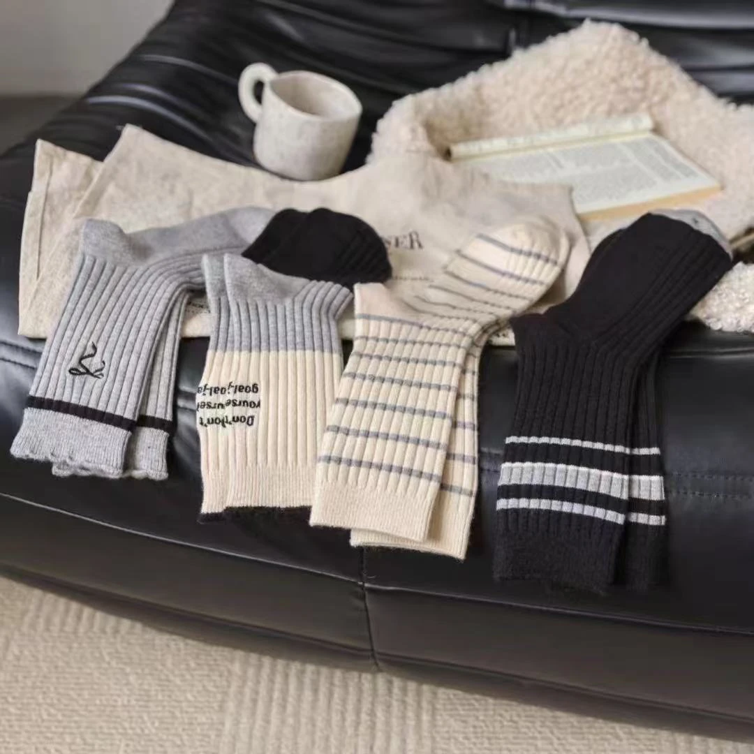 女士冬季保暖绵羊毛拉毛百搭时尚中筒袜四双装