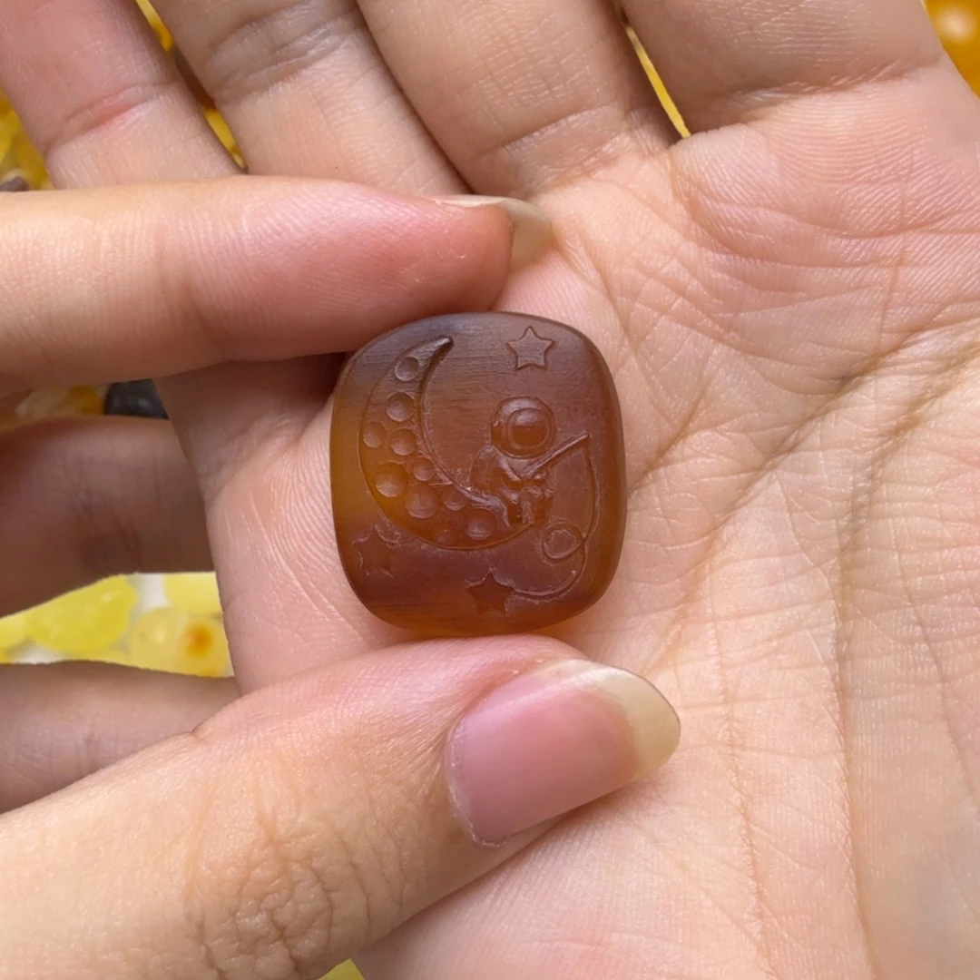 蜜蜡未镶嵌珠宝奇石