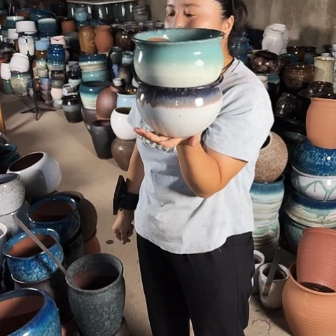 口19高12瑕疵两个盆。