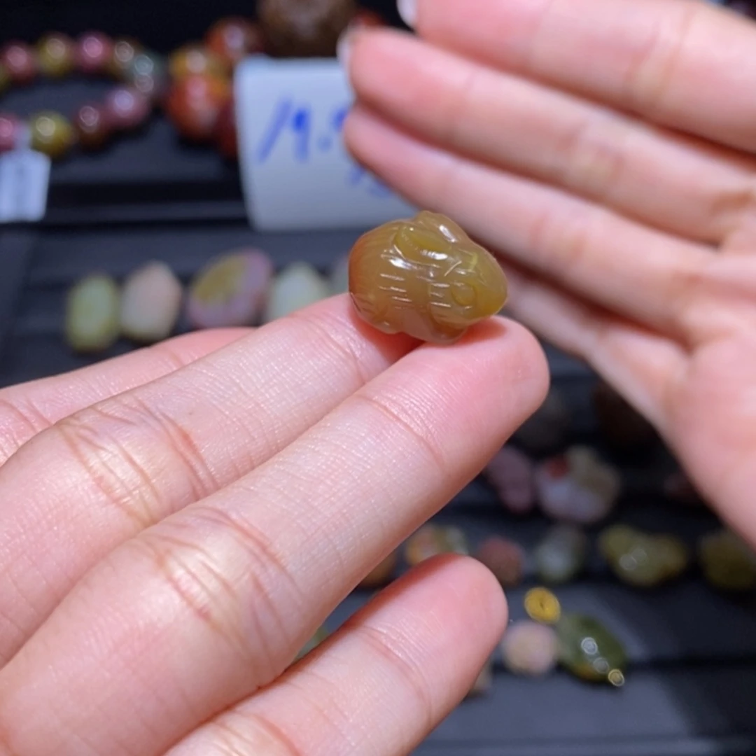 【闪购商品】未镶嵌手链玛瑙/玉髓盐源玛瑙。小兔