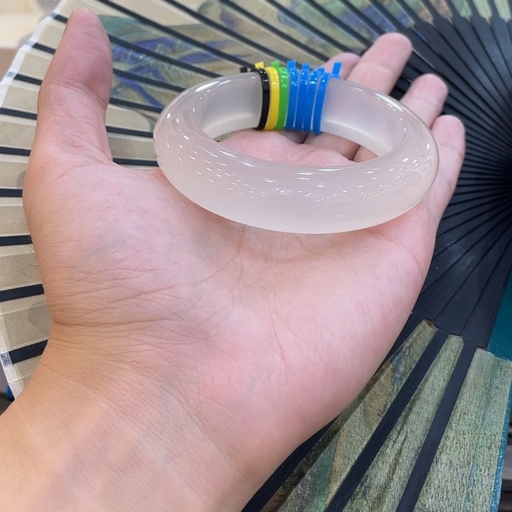 那***开玛瑙/玉髓未镶嵌手镯