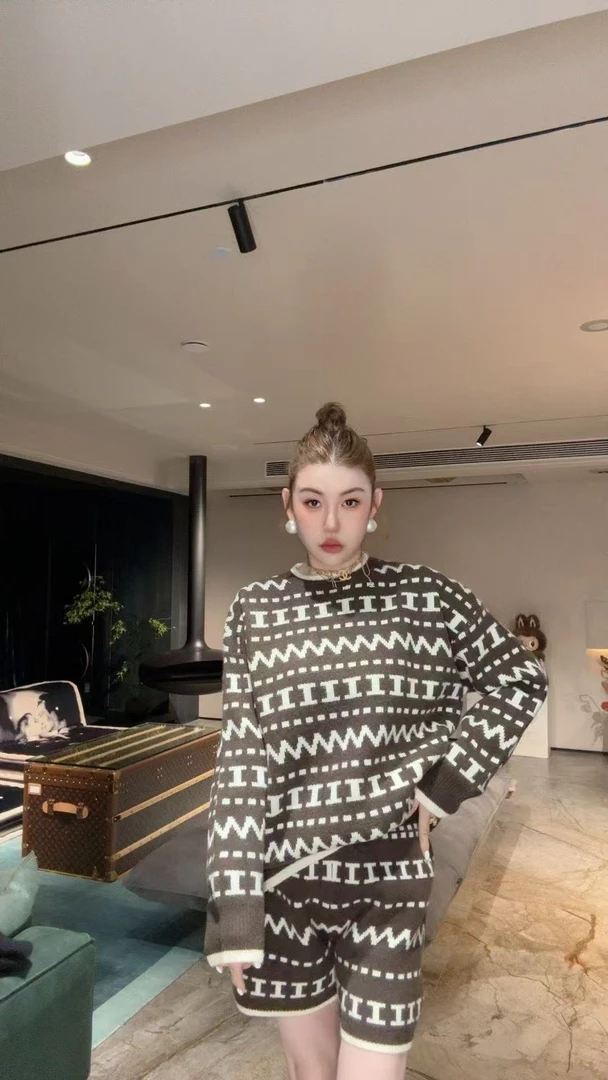 【HAV】 新款时髦圆领字母提花长袖套头上衣松紧腰短裤毛衣套装