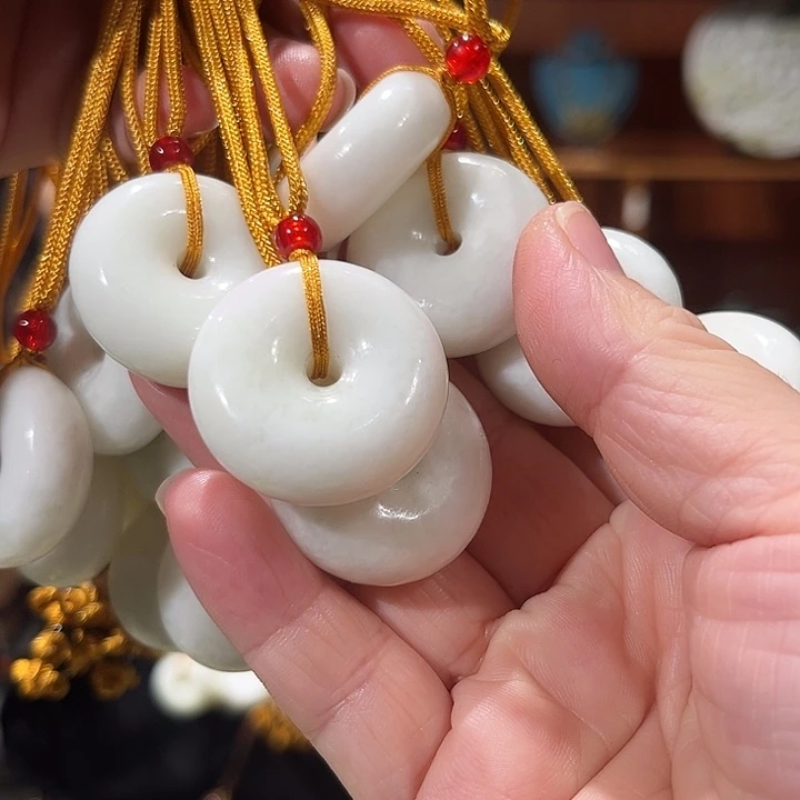 未镶嵌岫玉毛衣链